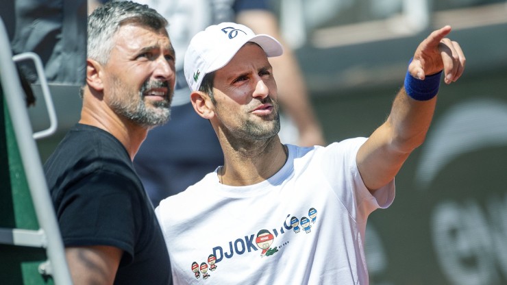 Ivanisevic (trái) bị Djokovic cho thôi việc bằng thông báo trên trang cá nhân của tay vợt này