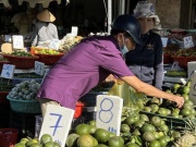 Thị trường - Tiêu dùng - Trái cây rẻ không tưởng, cam sành chỉ 7.000 đồng/kg