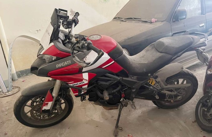 Xe máy Ducati Multistrada, sản xuất năm 2017 tại Italia, dung tích 1.198cc, qua 4 lần đấu giá vẫn "ế". Ảnh: Hùng Lê