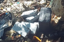 Pháp luật - Người nhặt ve chai phát hiện hàng chục túi nghi ma túy trôi dạt vào bờ biển