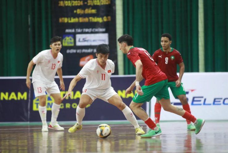 ĐT futsal Việt Nam (áo trắng) chơi ấn tượng trước Morocco