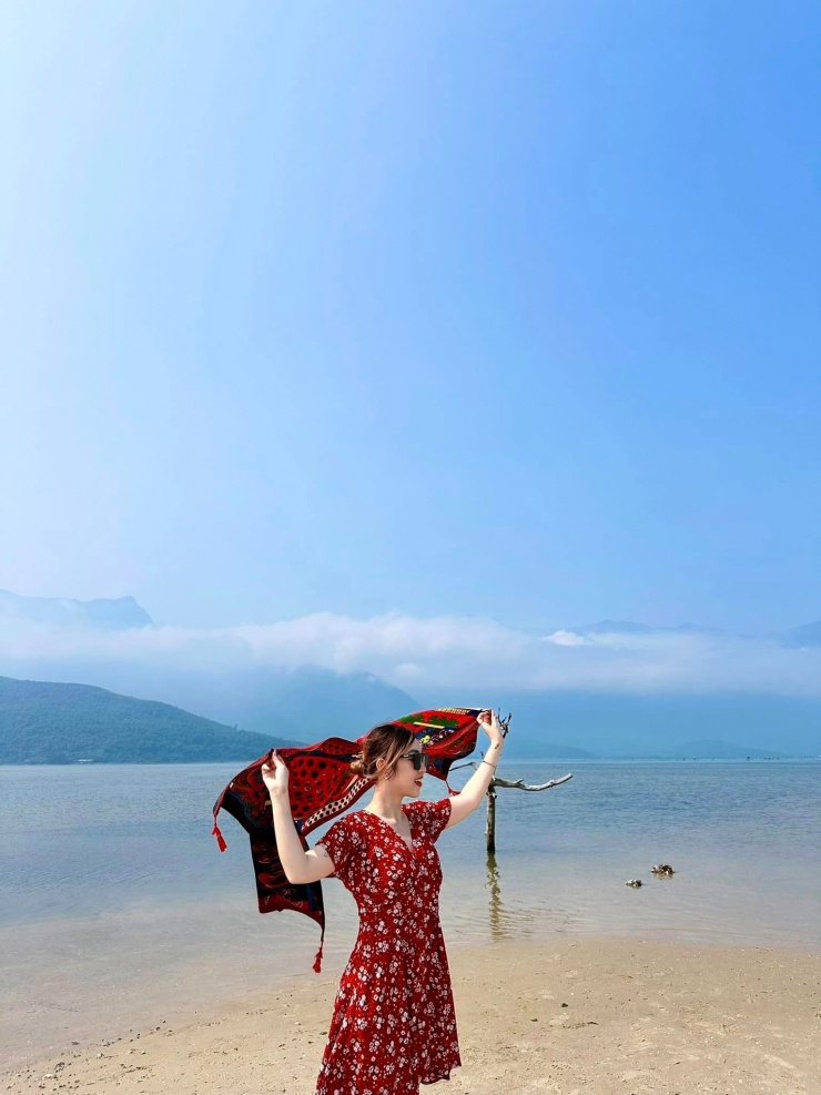 Non nước hữu tình.