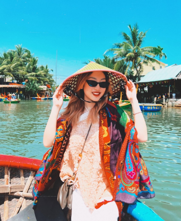 Tham quan rừng dừa Bảy Mẫu bằng thuyền thúng.