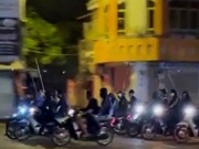 Pháp luật - Nhóm thanh niên bị khởi tố vì điều khiển xe máy mang theo 'phóng lợn' diễu phố