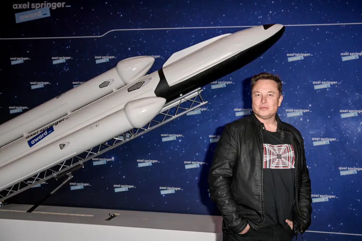 Elon Musk thành lập SpaceX vào năm 2002.