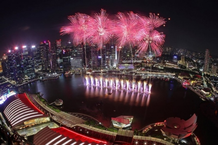Màn trình diễn ánh sáng đầy tráng lệ
tại Marina Bay, Singapore. Ảnh: Getty