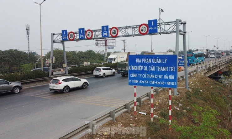 Hiện dự án đã thi công xong việc lắp đặt biển báo và hệ thống đảm bảo giao thông trong đó có loa phát thanh.