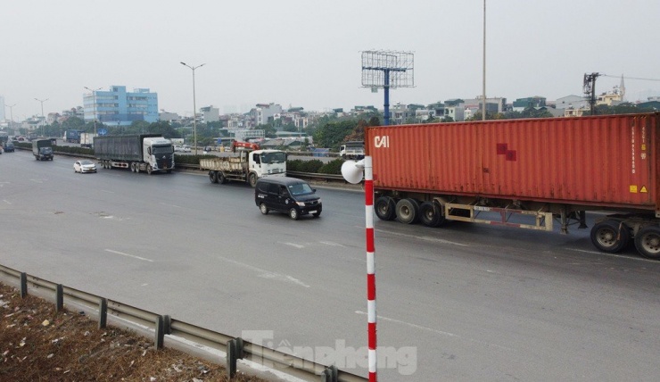 Nhiều ý kiến của chuyên gia cũng cho rằng, xe đi lên cầu chủ yếu là ô tô, mà đã ngồi trên ô tô đều có kính cách âm, sẽ không nghe được hoặc bị hạn chế nghe âm thanh từ bên ngoài... Do vậy cần nghiên cứu và đánh giá kỹ việc lắp thiết bị âm thanh có công suất lớn trên đường đô thị.