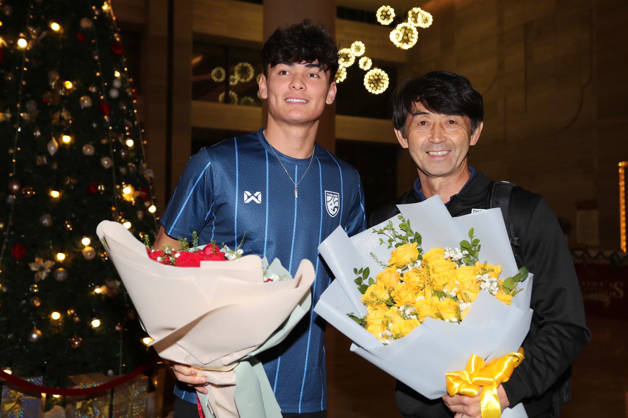 ĐT Thái Lan "chơi chiêu" làm quen sân Việt Trì, ngôi sao Suphanat tập cực sung - 7