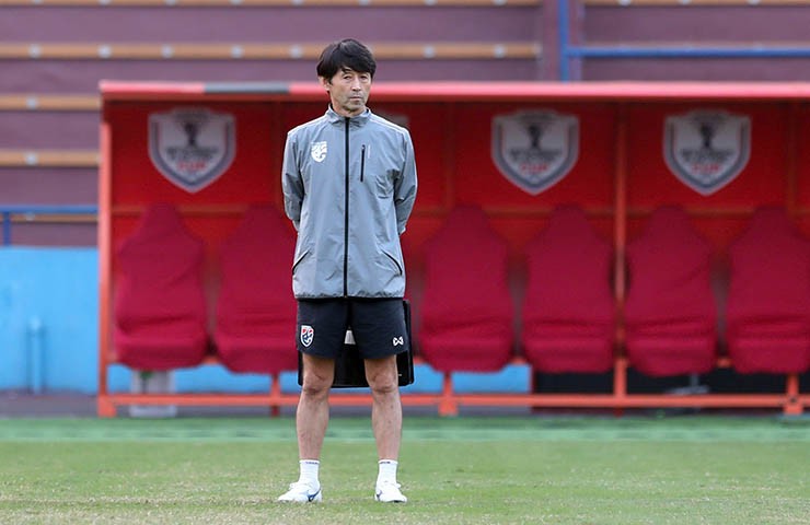 ĐT Thái Lan "chơi chiêu" làm quen sân Việt Trì, ngôi sao Suphanat tập cực sung - 14