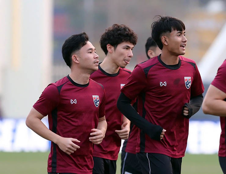 2 ngôi sao Suphachok và Suphanat tập
luyện cực sung