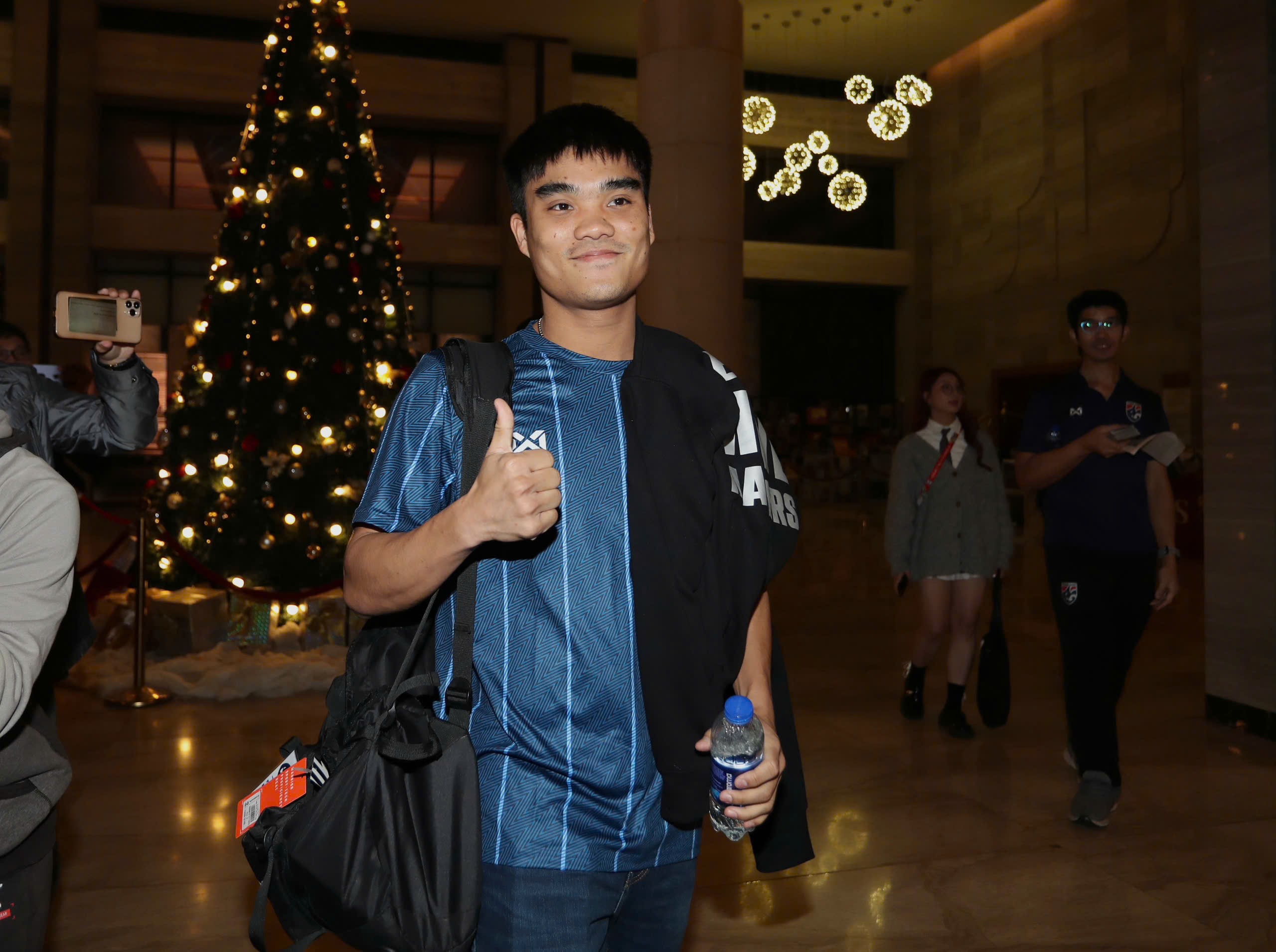 HLV Thái Lan thưởng thức đặc sản Việt Nam lúc vừa đến Hà Nội - 2