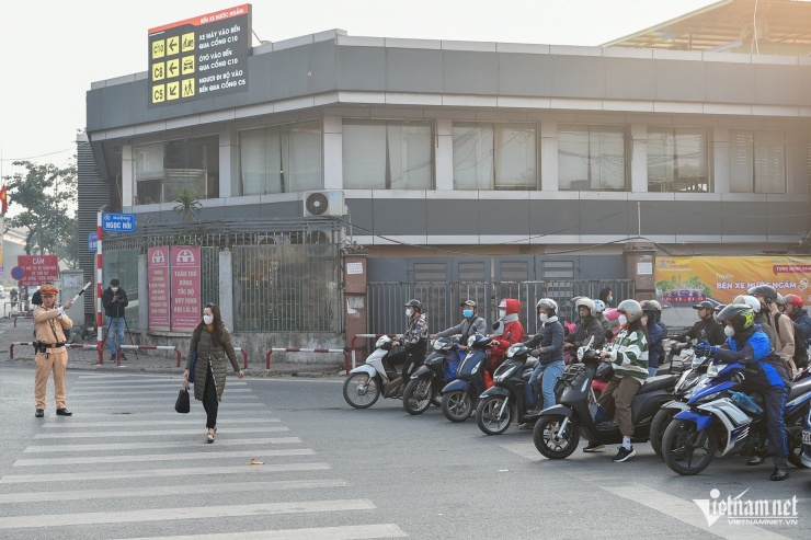 Ngày thứ 2 thực hiện Nghị định 168 tại Hà Nội: Hối tiếc vì vượt đèn đỏ - 2