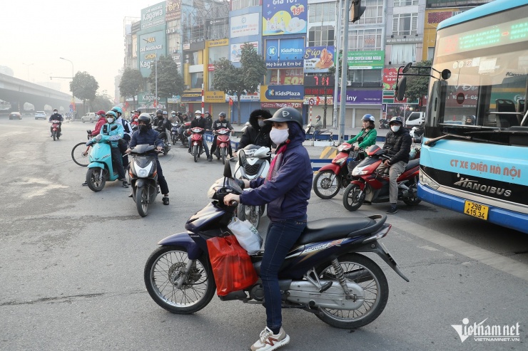 Ngày thứ 2 thực hiện Nghị định 168 tại Hà Nội: Hối tiếc vì vượt đèn đỏ - 6