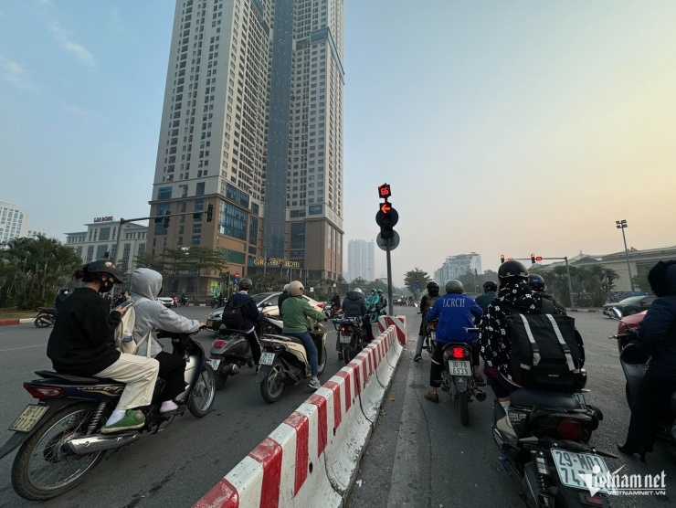 Ngày thứ 2 thực hiện Nghị định 168 tại Hà Nội: Hối tiếc vì vượt đèn đỏ - 3