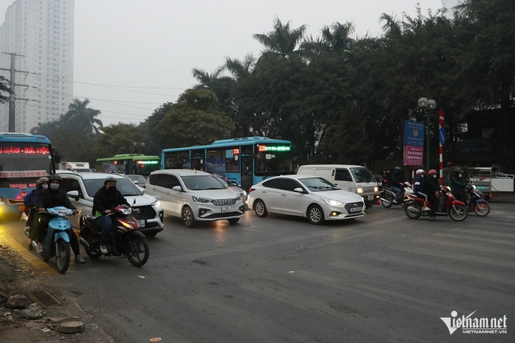 Ngày thứ 2 thực hiện Nghị định 168 tại Hà Nội: Hối tiếc vì vượt đèn đỏ - 4