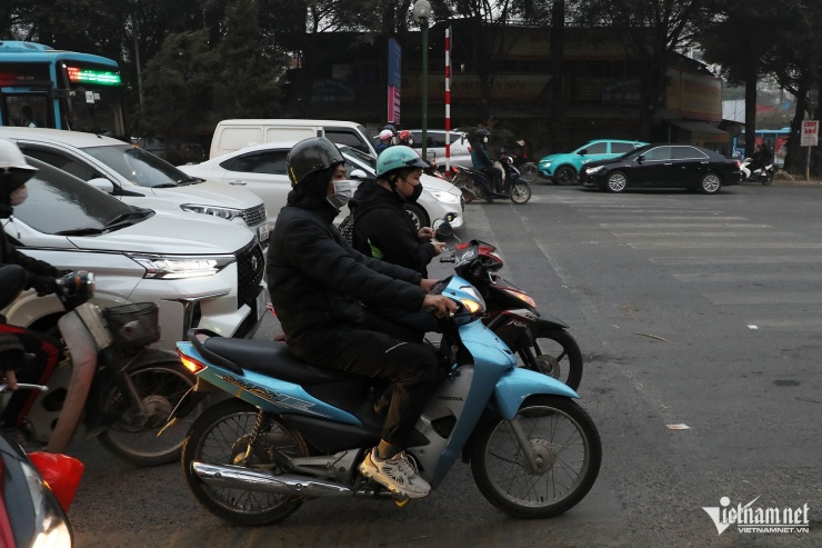 Ngày thứ 2 thực hiện Nghị định 168 tại Hà Nội: Hối tiếc vì vượt đèn đỏ - 6