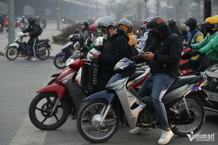 Ngày thứ 2 thực hiện Nghị định 168 tại Hà Nội: Hối tiếc vì vượt đèn đỏ - 8