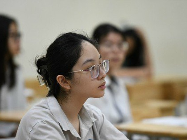 Đổi mới thi tốt nghiệp THPT 2025: Học sinh 'choáng' bởi ngữ liệu mới trong đề thi