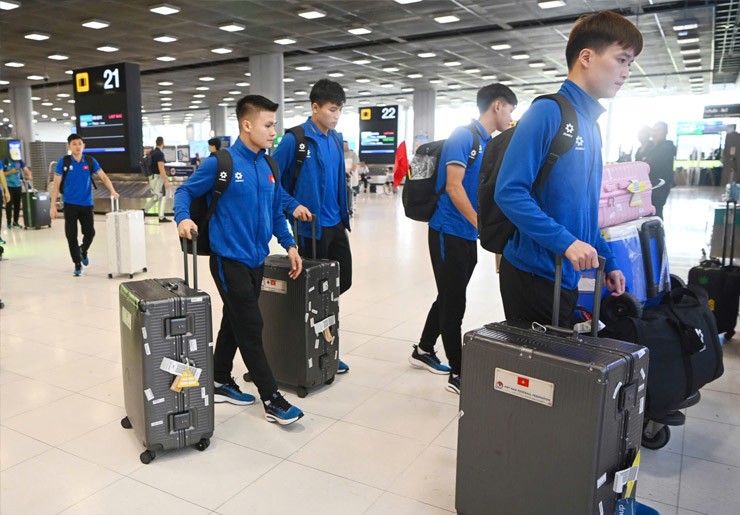 Trực tiếp ĐT Việt Nam đã có mặt ở Thái Lan, chiều nay ra sân tập luôn chờ chung kết lượt về - 2