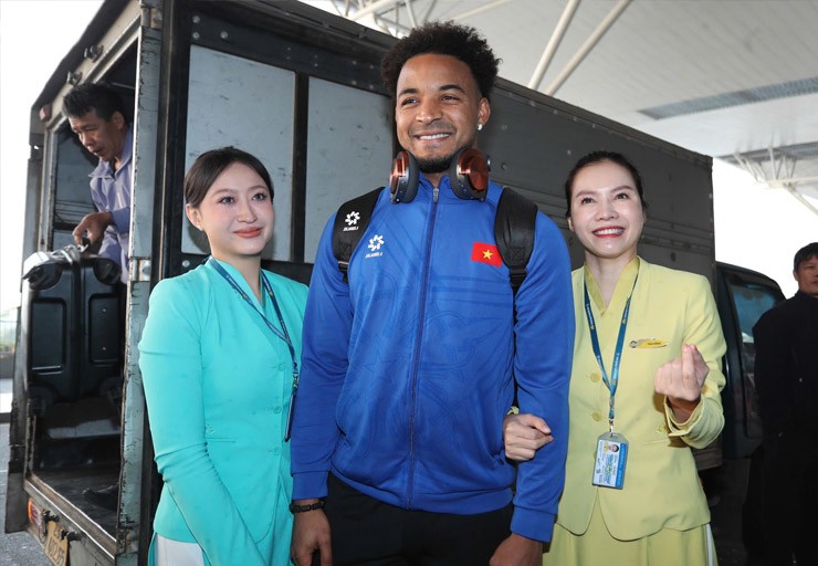 Xuân Son thu hút sự quan tâm đặc biệt
của các CĐV sau khi anh ghi cú đúp đẳng cấp vào lưới Thái Lan.