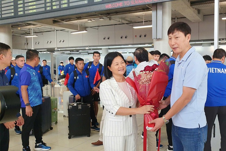 Trực tiếp ĐT Việt Nam đã có mặt ở Thái Lan, chiều nay ra sân tập luôn chờ chung kết lượt về - 4