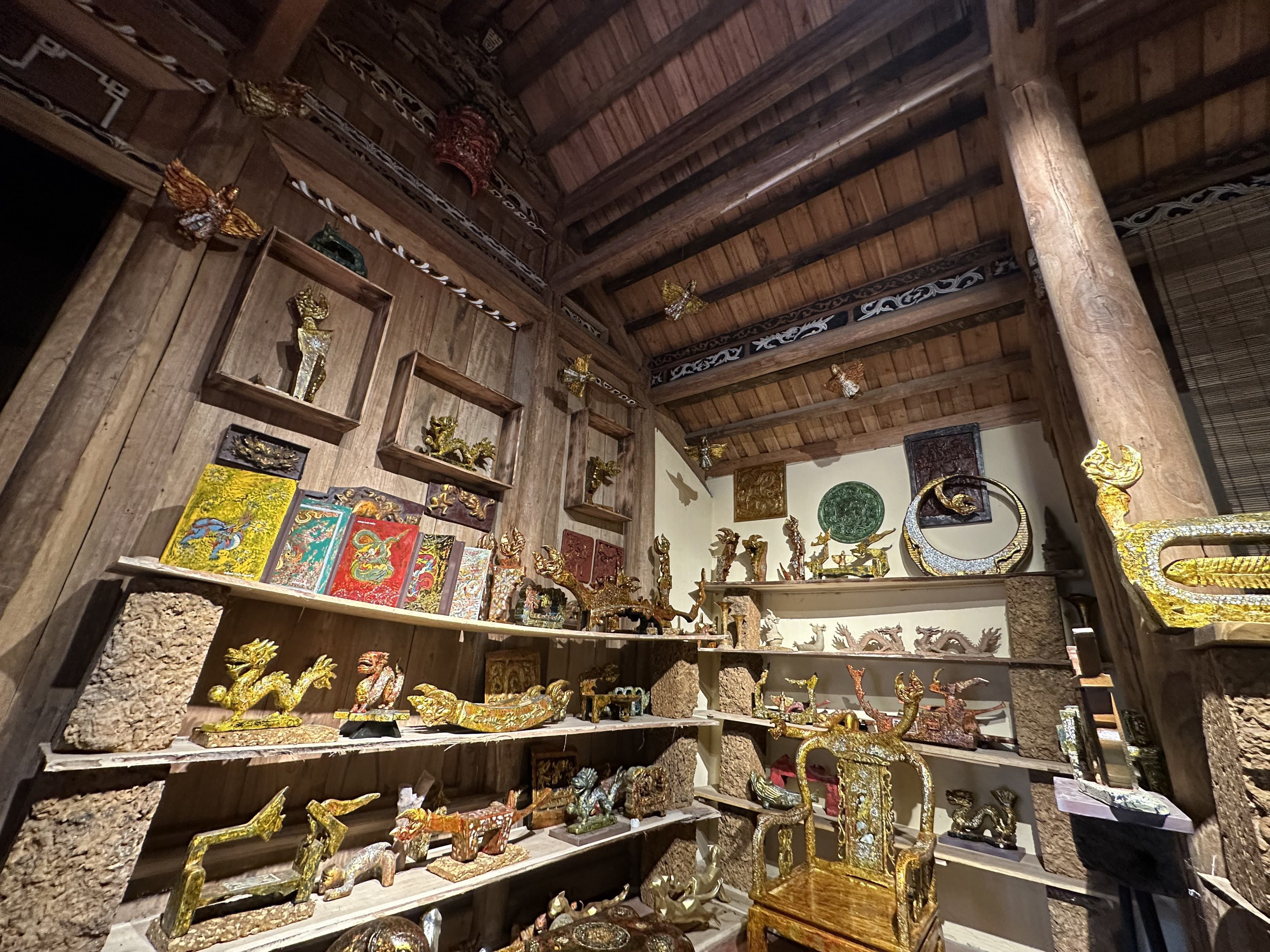 Ngoài bộ sưu tập rắn chào đón năm mới 2025, những năm trước, anh Phát cũng đã cho ra mắt bộ sưu tập 1010 tác phẩm hình tượng trâu, 1010 có hình tượng con hổ, 1.000 bức tượng rồng… tạo được tiếng vang trong cộng đồng.