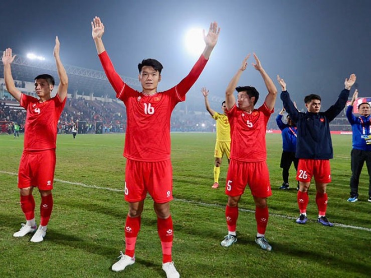 Thành Chung giải nguy cực đỉnh cứu ĐT Việt Nam, quyết vô địch AFF Cup