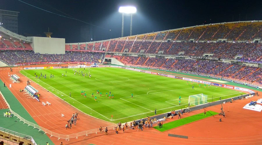 "Chảo lửa" Rajamangala là một lợi thế lớn của đội tuyển Thái Lan với sức chứa hơn gấp đôi sân Việt Trì. Ảnh: AP.