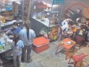 Tin tức trong ngày - Công an làm việc với người đàn ông đánh tới tấp bé trai, kéo lê ra đường ở Bình Định