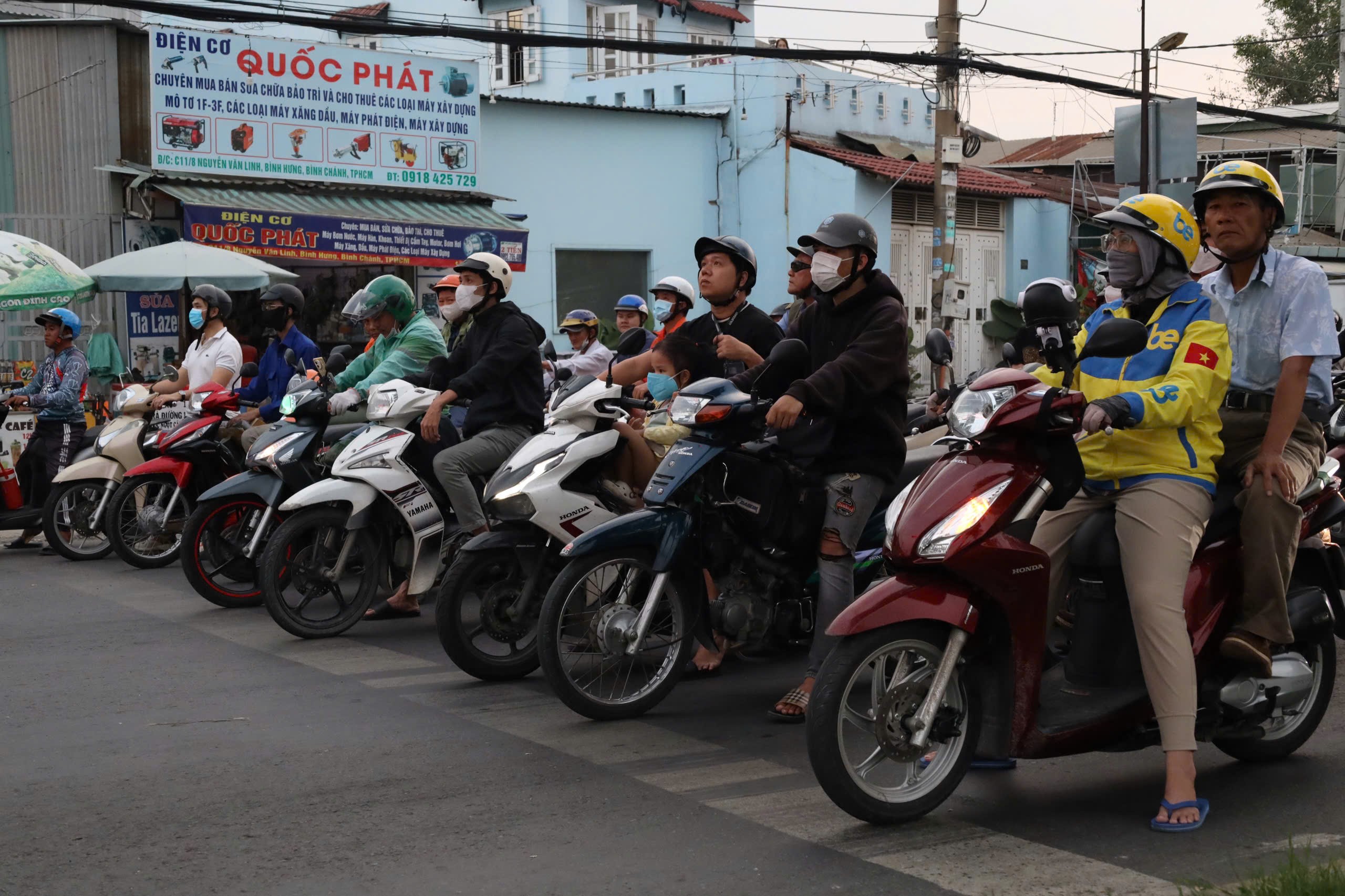 Tăng mức phạt giao thông: Nhiều người ở TP HCM “không tin vào mắt mình” - 15