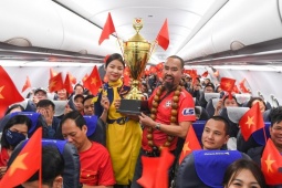 Tin tức trong ngày - CĐV Việt Nam rộn ràng sang Thái Lan cổ vũ sắc đỏ mang cúp về nhà