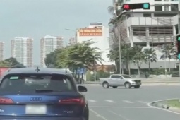 Dấu hiệu vi phạm trong vụ 'xe Audi đi đến đâu đèn giao thông loạn xạ đến đó'