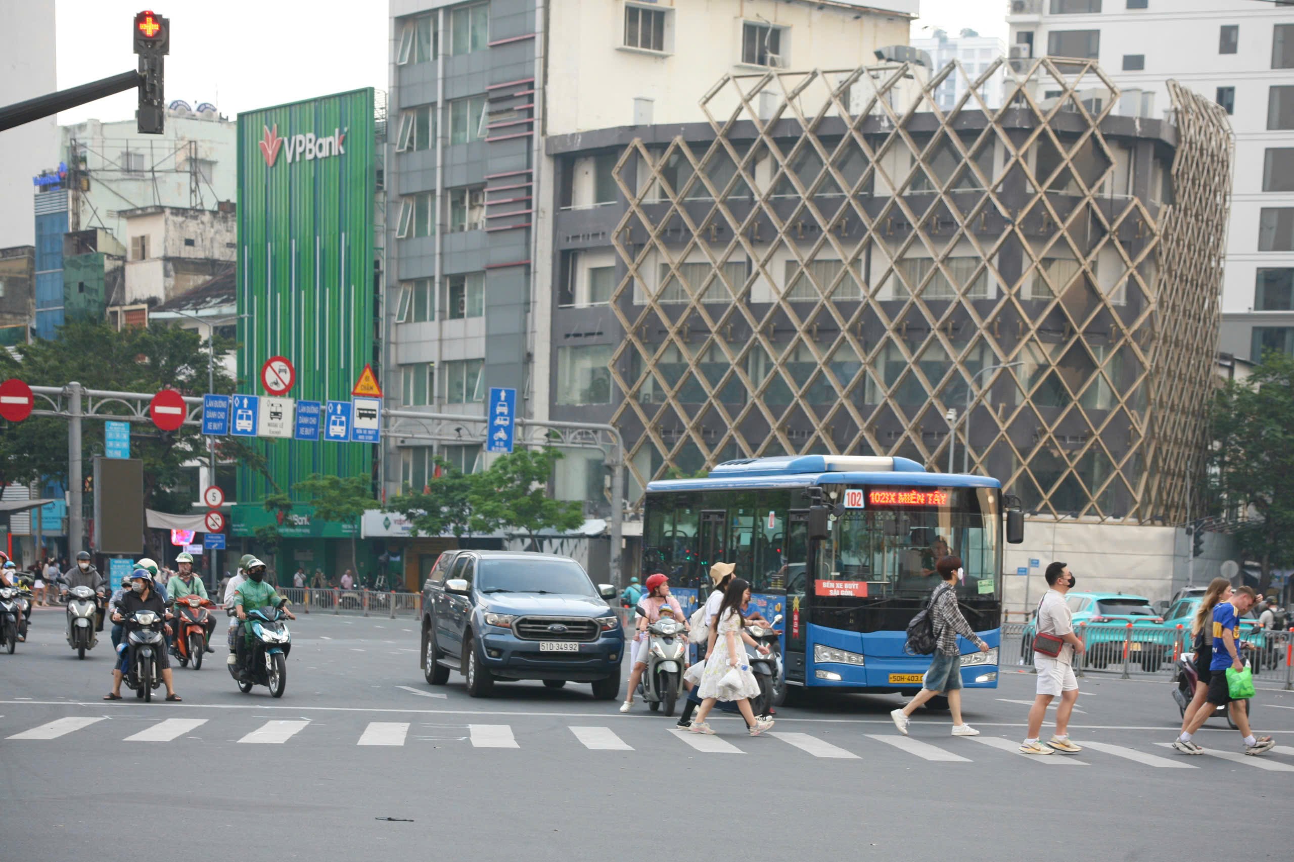 Tăng mức phạt giao thông: Nhiều người ở TP HCM “không tin vào mắt mình” - 6