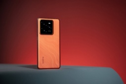 Realme GT7 lộ diện với chip Snapdragon 8 Elite, pin 6.500 mAh