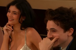 Thời trang - Kylie Jenner diện đầm hở bạo dự Quả cầu vàng với Timothée Chalamet