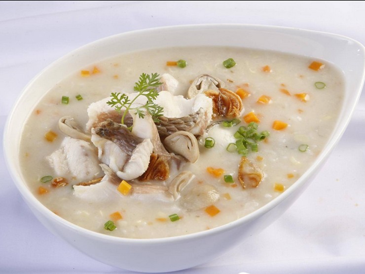 Khi trưởng thành, thức ăn của chúng gồm cá sòng mắt to và động vật không xương sống.
