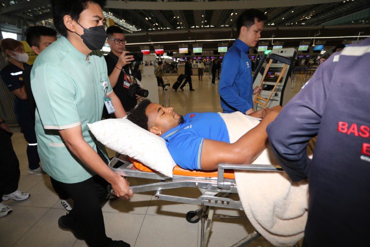 Sáng 6/1, Xuân Son&nbsp;cùng các đồng
đội ở ĐT Việt Nam có mặt tại sân bay để về nước.