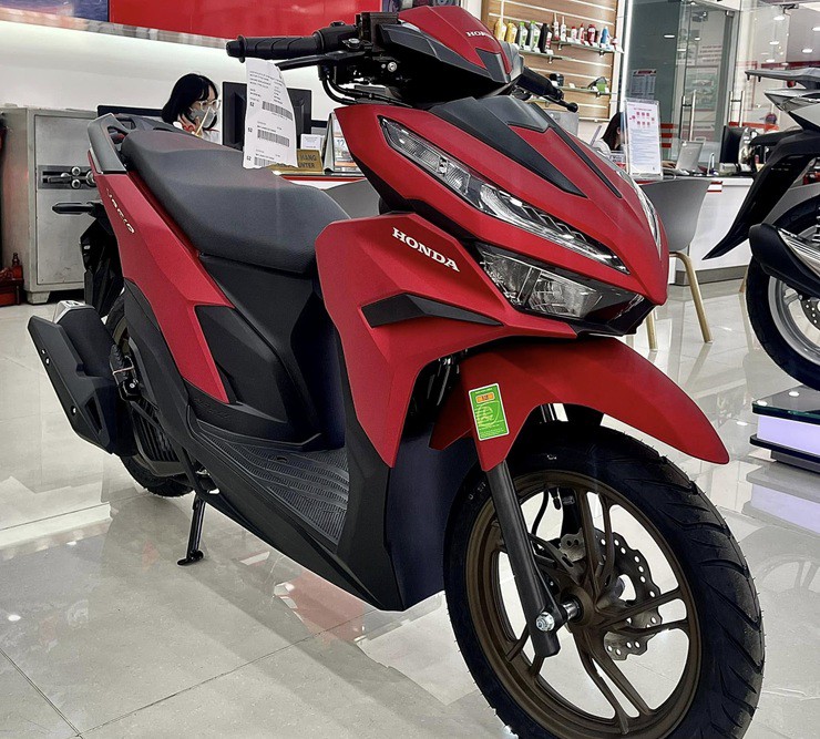 Vario 125 đỏ nhám vừa trình làng được hưởng thuế VAT 8%.