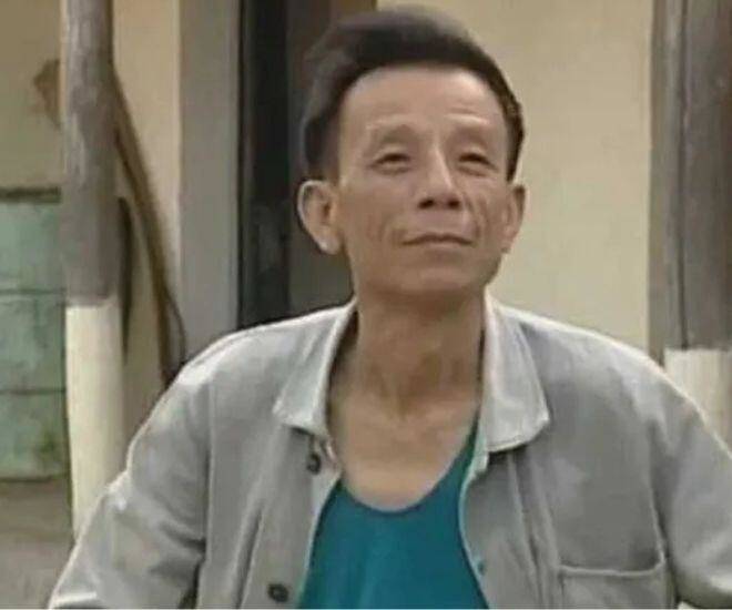 "Trưởng thôn" Văn Hiệp được nhiều khán giả yêu thích nhờ diễn xuất đi vào lòng người.