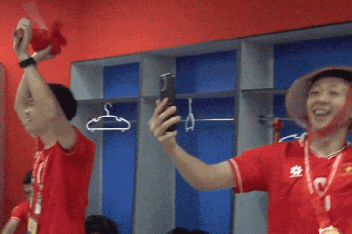 Bạn trẻ - Cuộc sống - Những khoảnh khắc vui nhộn của thầy trò HLV Kim Sang-sik