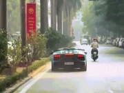 Tin tức trong ngày - Xôn xao clip siêu xe rú ga trên đường phố Hà Nội