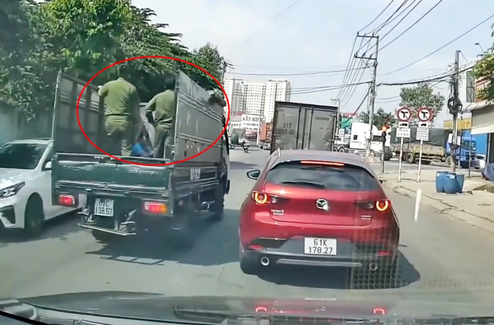 Hình ảnh người dân phản ánh trên mạng xã hội.