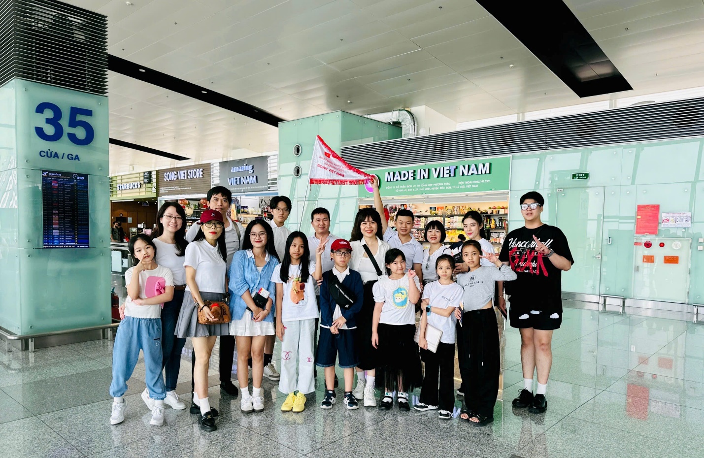 Dẫn đoàn Việt Nam đi thi cuộc thi Asia Pacific Arts Festival 2024 Singapore