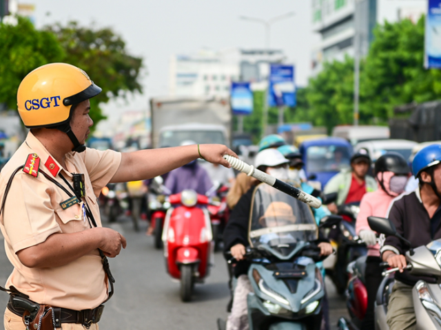 Cảnh sát giao thông TPHCM nói về việc trả thưởng cho người báo vi phạm