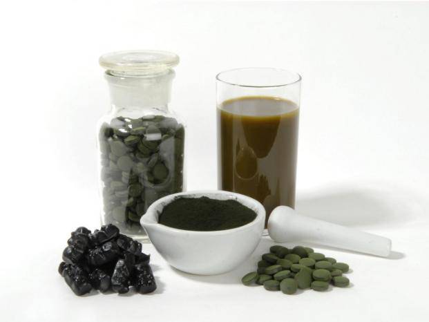 Loại tảo nước ngọt Spirulina thường được gọi là siêu thực phẩm hàng đầu. Nó chứa nhiều protein và tất cả các axit amin thiết yếu, cộng với nó là một chất giải độc tuyệt vời. Spirulina thường được thêm vào sinh tố và ở dạng bột, hoặc được dùng như một chất bổ sung thực phẩm.