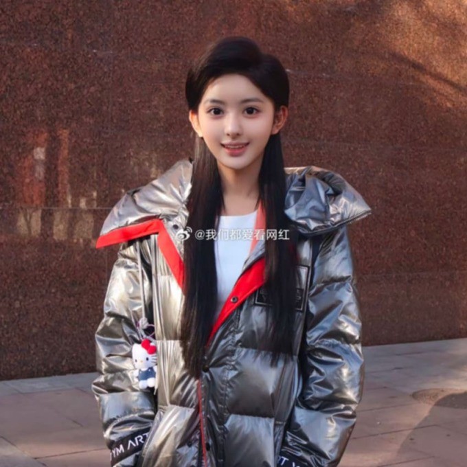 Xiaoli bị giám thị yêu cầu tẩy trang 5 lần vì không ai tin đây là mặt mộc của cô.