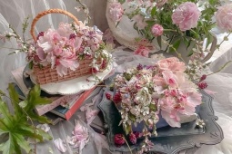 Mê mẩn những chiếc bánh kem tạo hình hoa như thật, có cái trị giá hơn 20 triệu đồng