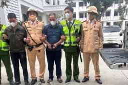 Media - Cảnh sát nổ súng khống chế xe ô tô chở chủ tịch xã cùng 34 bánh heroin