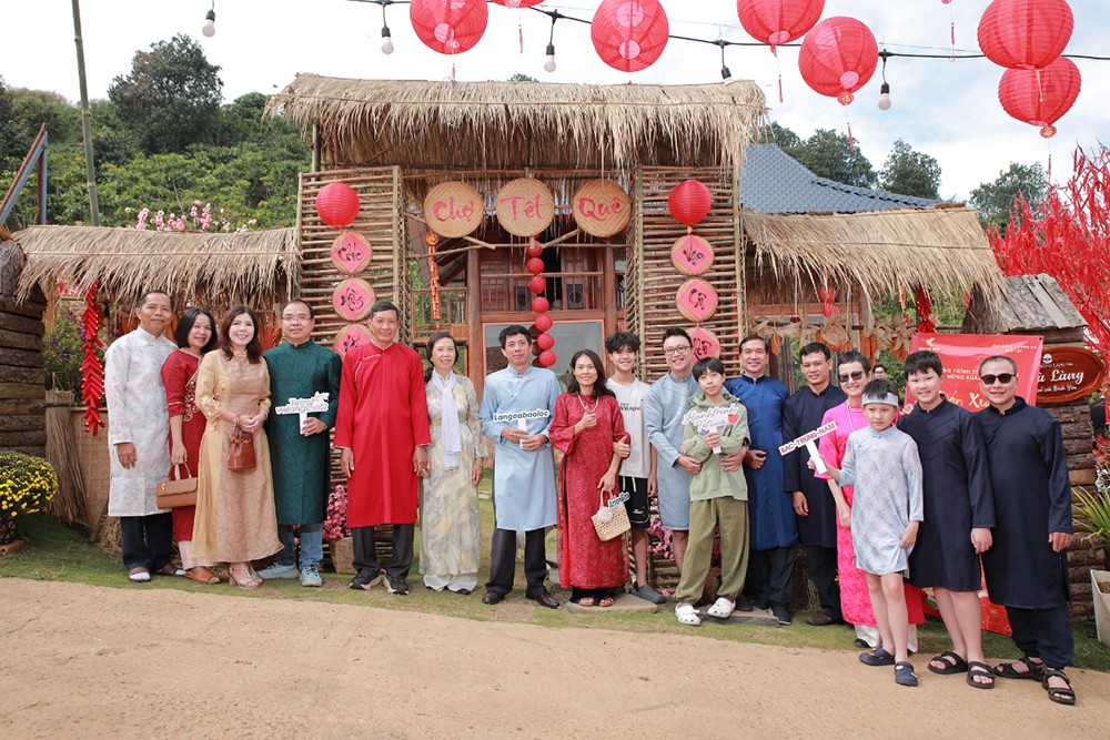 Giữa thời hiện đại, nét đẹp Tết xưa bất ngờ được lưu giữ - 1